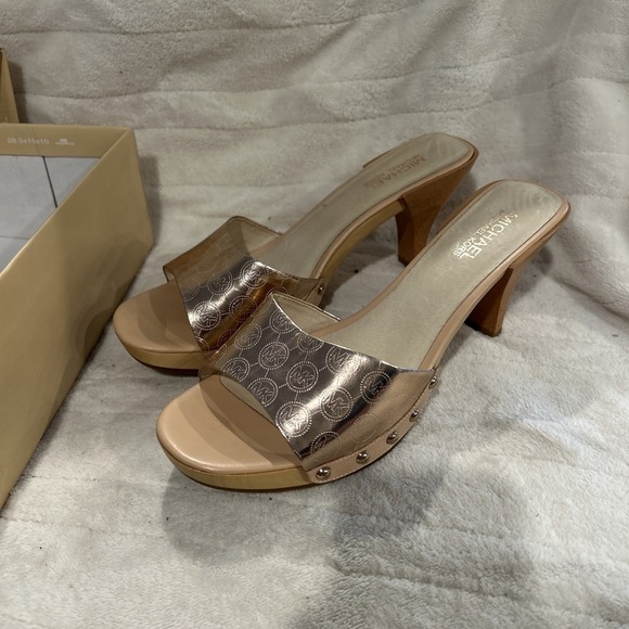 Woman's Rose Gold Michael Kors Heals Size 10M K0102 - Picture 1 of 10